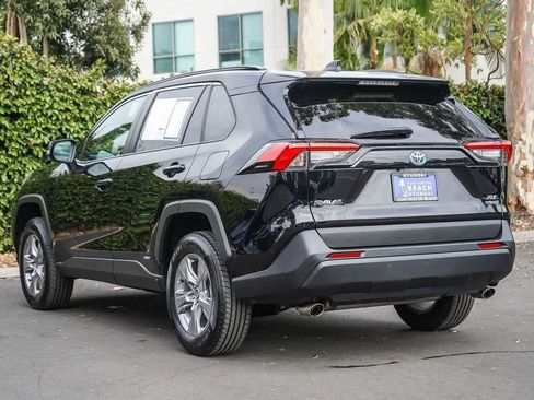 Used 2022 Toyota RAV4 XLE AWD/4WD image 4