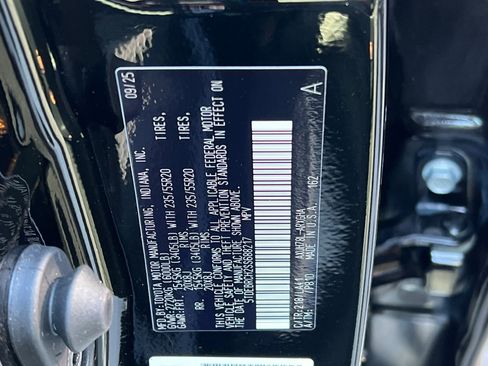 New 2025 Toyota Highlander Platinum image 34