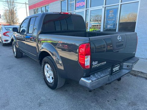 Used 2012 Nissan Frontier SV image 4