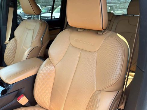 Used 2024 Jeep Grand Cherokee Summit AWD/4WD image 19