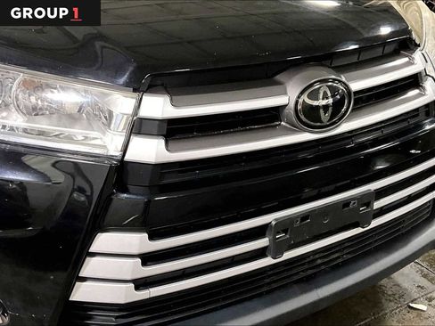 Used 2018 Toyota Highlander XLE image 29