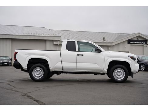 Used 2024 Toyota Tacoma SR image 2