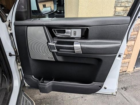 Used 2016 Land Rover LR4 HSE image 32