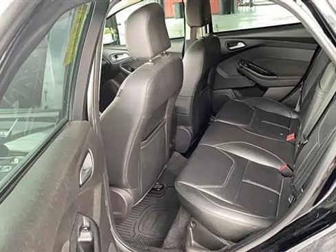 Used 2016 Ford Focus SE w/ Equipment Group 201A FWD image 4