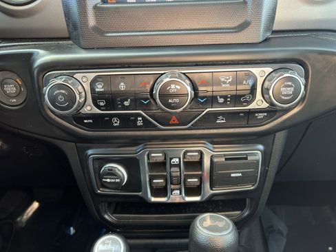 Used 2023 Jeep Wrangler Willys image 19