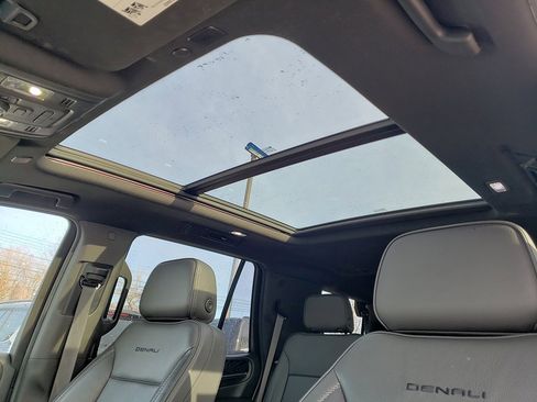 Used 2021 GMC Yukon Denali w/ Denali Premium Package image 21