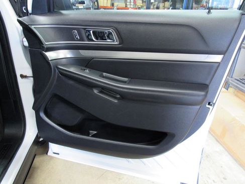 Used 2018 Ford Explorer XLT w/ Equipment Group 202A AWD/4WD image 40