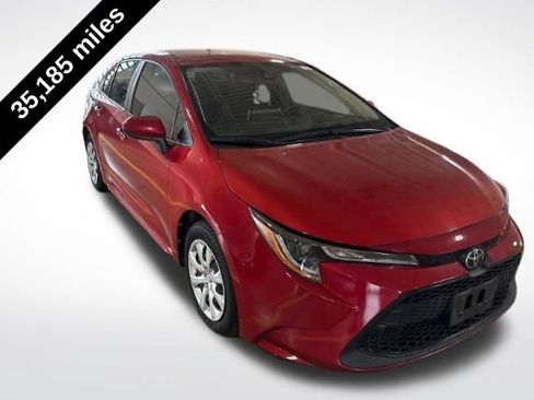 Used 2021 Toyota Corolla LE FWD image 2