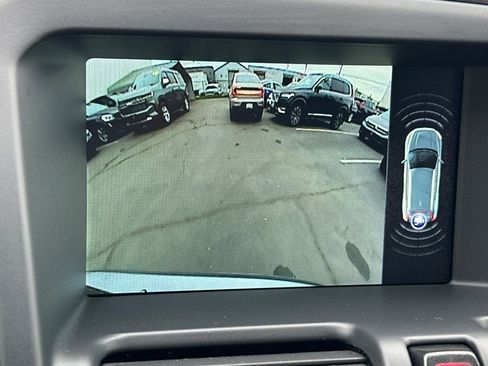 Used 2017 Volvo XC60 T6 Dynamic w/ Preferred Option Package image 22