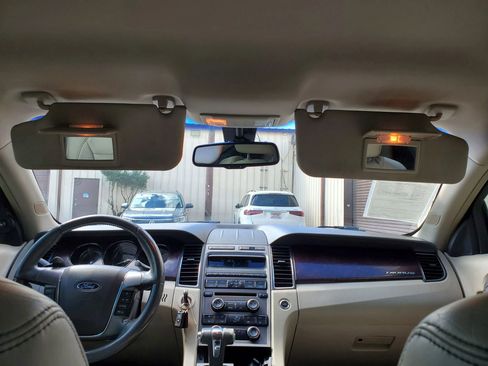 Used 2010 Ford Taurus SEL FWD image 37