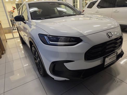 Certified 2023 Honda HR-V Sport image 3