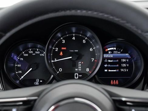 Certified 2025 Porsche Macan image 16