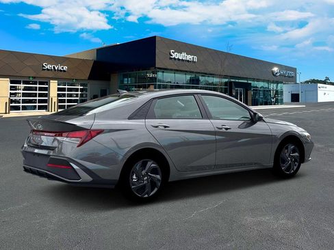 New 2026 Hyundai Elantra Sport FWD image 9