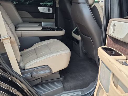 Used 2022 Lincoln Navigator Reserve AWD/4WD image 32