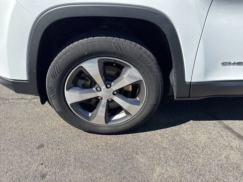 Used 2020 Jeep Cherokee Limited AWD/4WD image 11