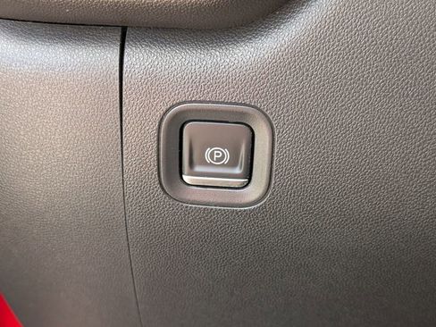 Used 2020 Chevrolet Silverado 1500 Custom w/ Custom Value Package image 33