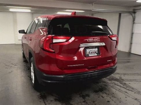 Used 2024 GMC Terrain SLE image 7