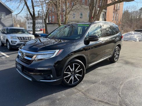Used 2020 Honda Pilot Touring image 1