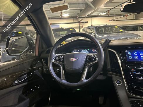 Used 2020 Cadillac Escalade Platinum image 27