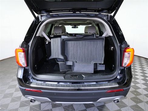 Used 2023 Ford Explorer Limited w/ Equipment Group 301A image 9