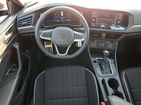 Used 2024 Volkswagen Jetta Sport image 11