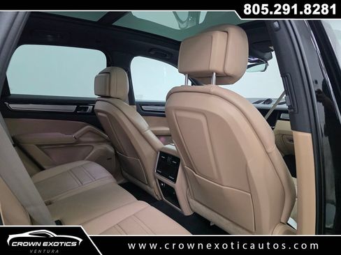 Used 2022 Porsche Cayenne Platinum Edition AWD/4WD image 17