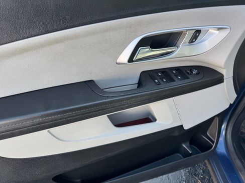 Used 2017 Chevrolet Equinox Premier w/ Enhanced Convenience Package image 5