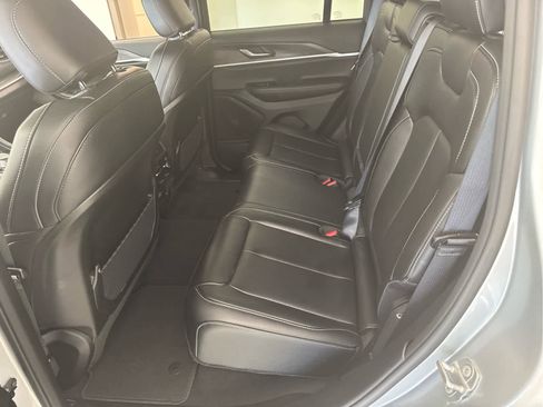 Used 2024 Jeep Grand Cherokee Limited w/ MOPAR Finishing Package AWD/4WD image 17