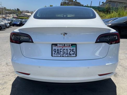 Used 2022 Tesla Model 3 RWD image 4