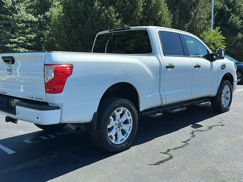 Used 2024 Nissan Titan SV w/ SV Convenience Package image 7