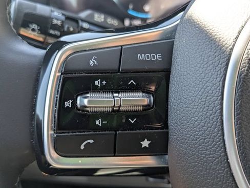 Certified 2024 Kia Carnival SX Prestige FWD image 29