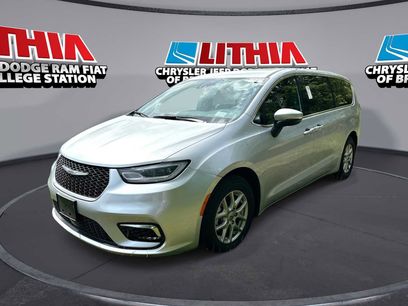 Used 2023 Chrysler Pacifica Touring