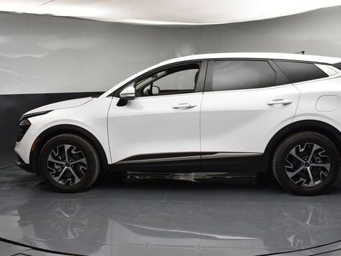 Used 2025 Kia Sportage EX FWD image 5