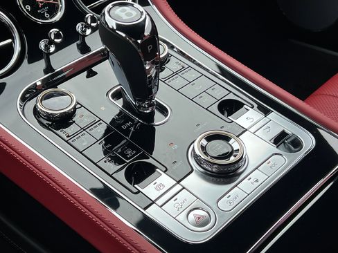 Used 2020 Bentley Continental GT image 29