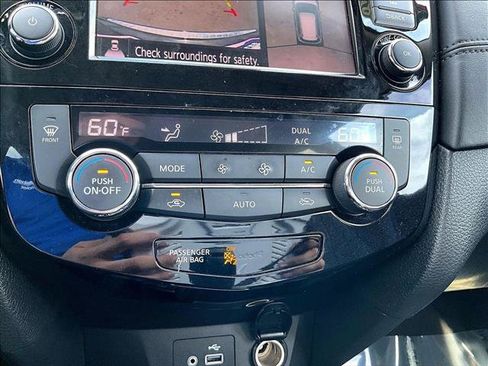 Used 2019 Nissan Rogue SL w/ Premium Package FWD image 24
