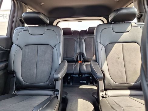 New 2024 Jeep Grand Cherokee L Altitude RWD image 22
