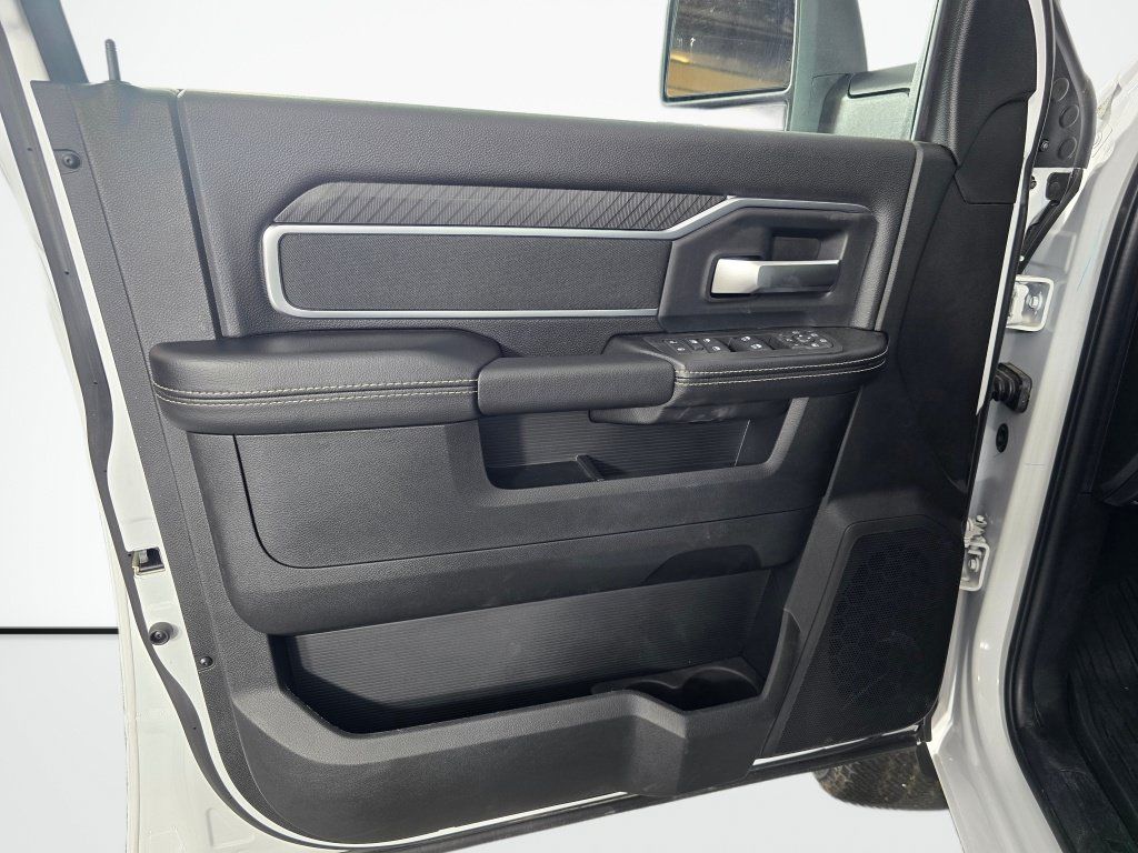 New 2026 RAM 3500 Big Horn AWD/4WD image 18
