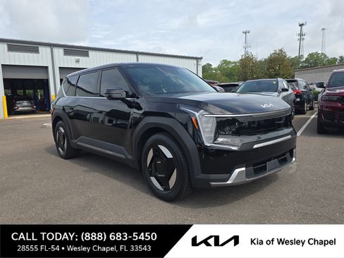 Certified 2024 Kia EV9 Light Long Range RWD image 1
