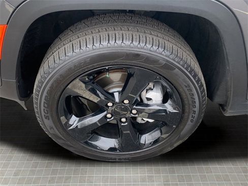 Certified 2025 Jeep Grand Cherokee Limited w/ Black Appearance Package image 43