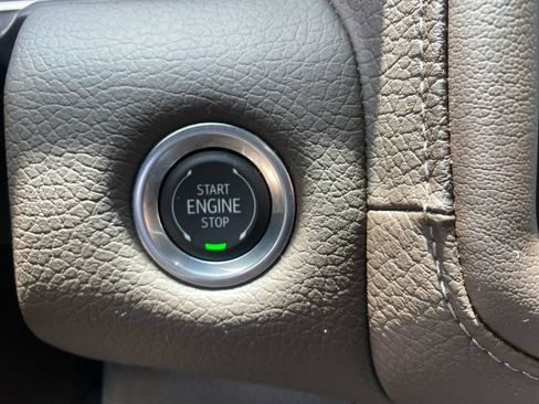 Used 2024 GMC Yukon XL Denali AWD/4WD image 27