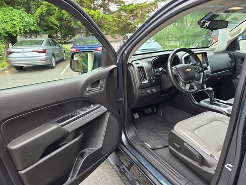 Used 2019 Chevrolet Colorado LT w/ LT Convenience Package AWD/4WD image 8