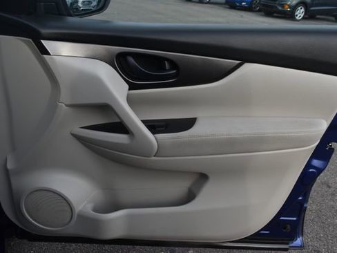 Used 2019 Nissan Rogue Sport S image 40