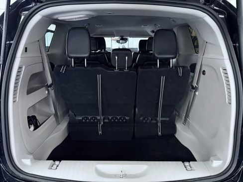 Certified 2023 Chrysler Pacifica Touring-L FWD image 10