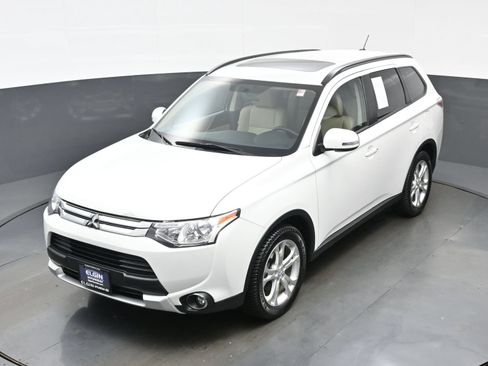 Used 2015 Mitsubishi Outlander SE AWD/4WD image 36