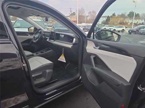 New 2026 Volkswagen Tiguan SE image 26