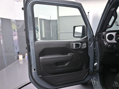 New 2025 Jeep Gladiator Sport image 40