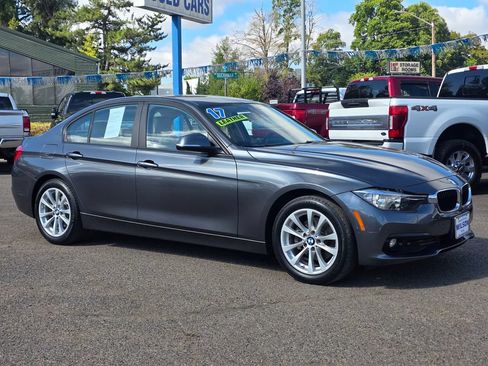 Used 2017 BMW 320i Sedan RWD image 32