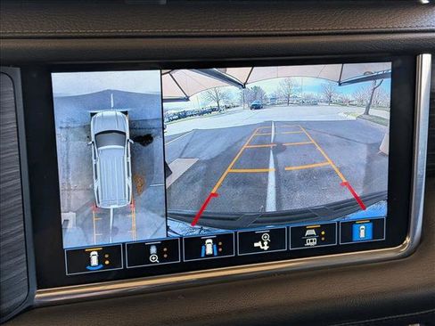 Used 2021 GMC Yukon Denali w/ Denali Premium Package AWD/4WD image 14