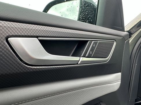 Used 2025 Volkswagen Atlas Peak Edition SE image 22