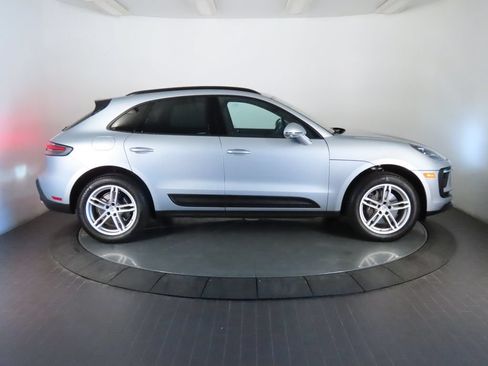 Certified 2026 Porsche Macan AWD/4WD image 8
